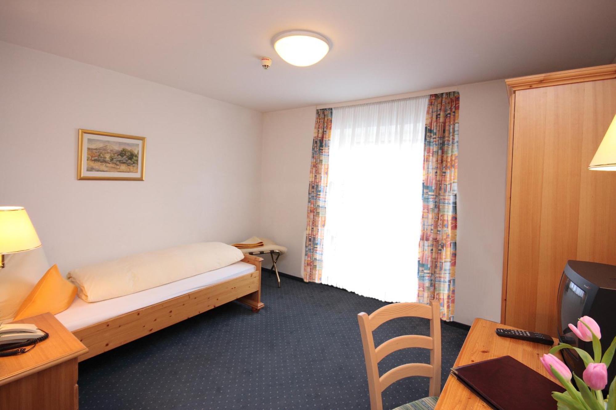 Hotel Trasen Waldkraiburg Ngoại thất bức ảnh